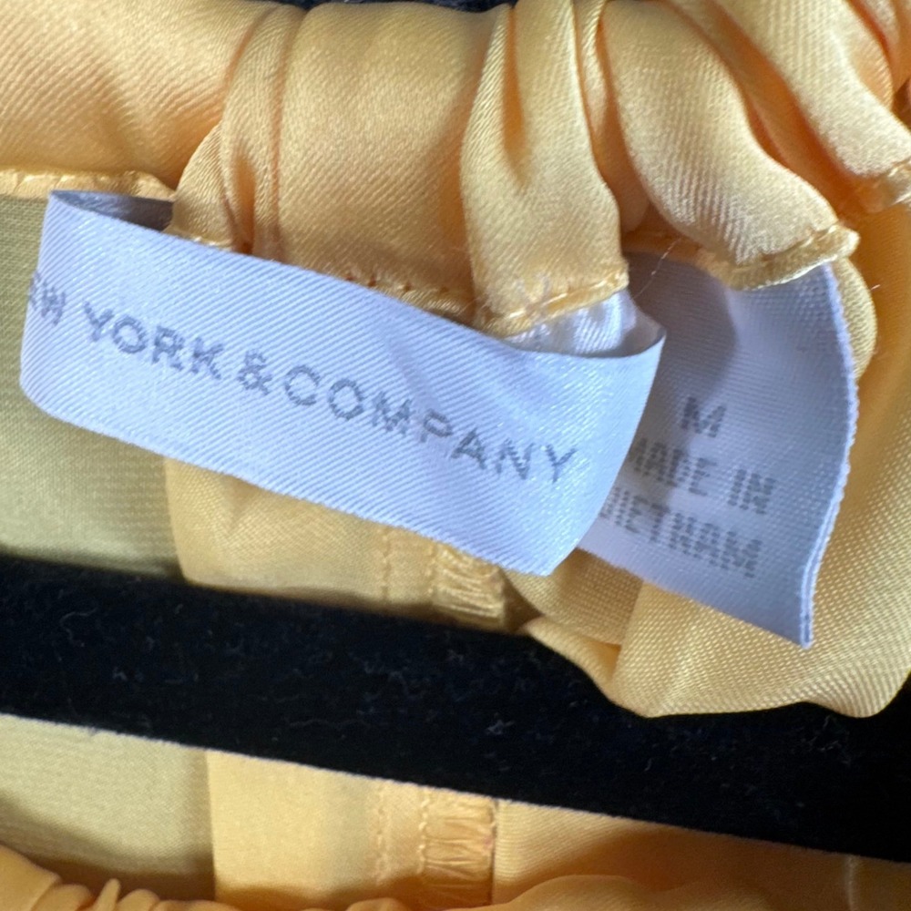 New York & Company Satin Halter Top M Butter Yellow Coquette Balletcore Y2K - Picture 3 of 8